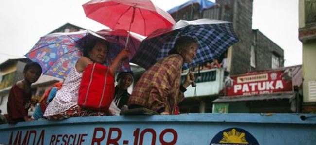 Fırtına 2 bin kişiyi tahliye ettirdi