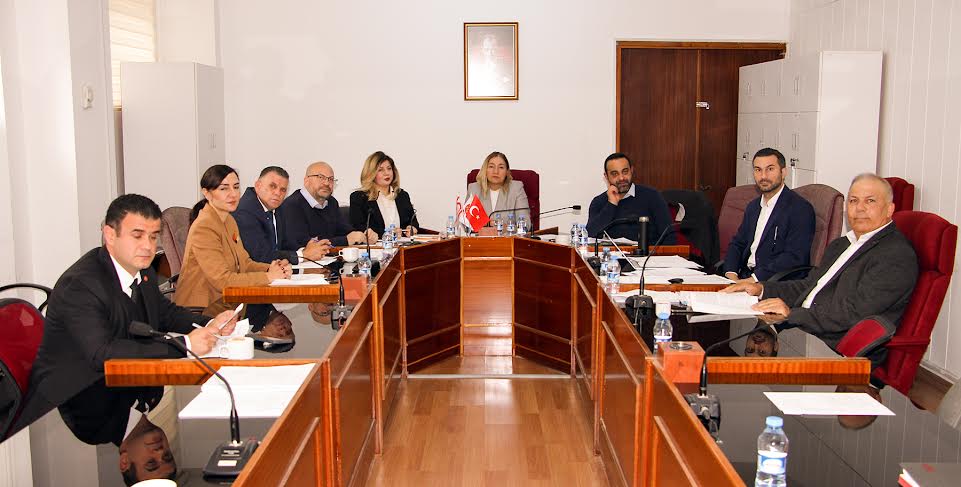 Hukuk, Siyasi İşler, Dışilişkiler ve Savunma Komitesi üç tasarı ve bir yasa önerisini görüştü