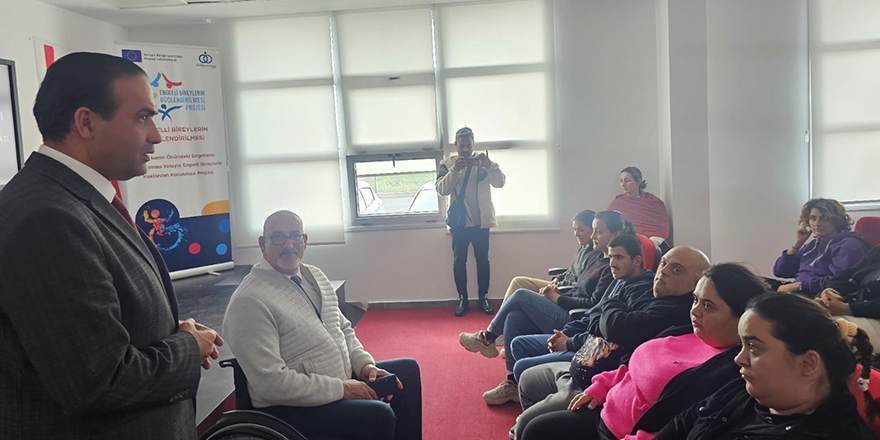 Engelsiz Yaşam Evi’nde, engelli bireylere yönelik “Çalışma Hayatı Bilgilendirme Semineri” gerçekleştirildi