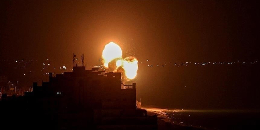 İsrail uçakları, Suriye'de 17 hava saldırısı düzenledi