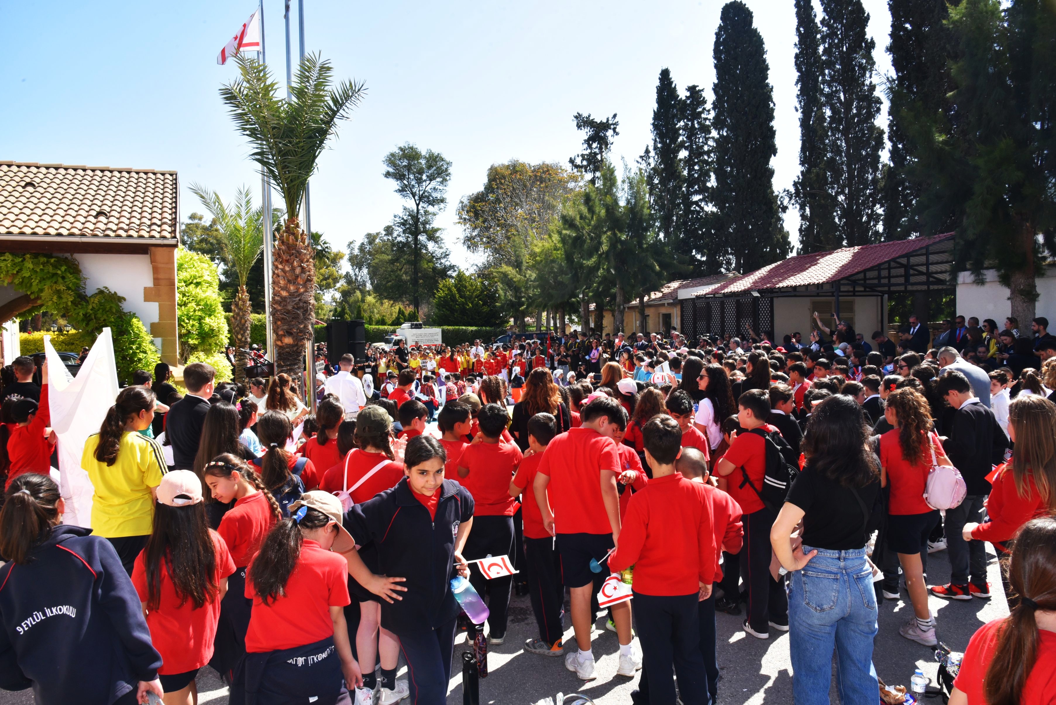 23 Nisan Ulusal Egemenlik ve Çocuk Bayramı kutlamaları çerçevesinde Lefkoşa’da kortej düzenlendi