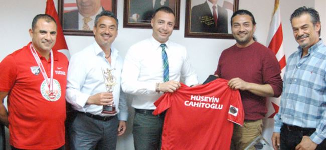 Dartsçılar Cahitoğlu’nu ziyaret etti