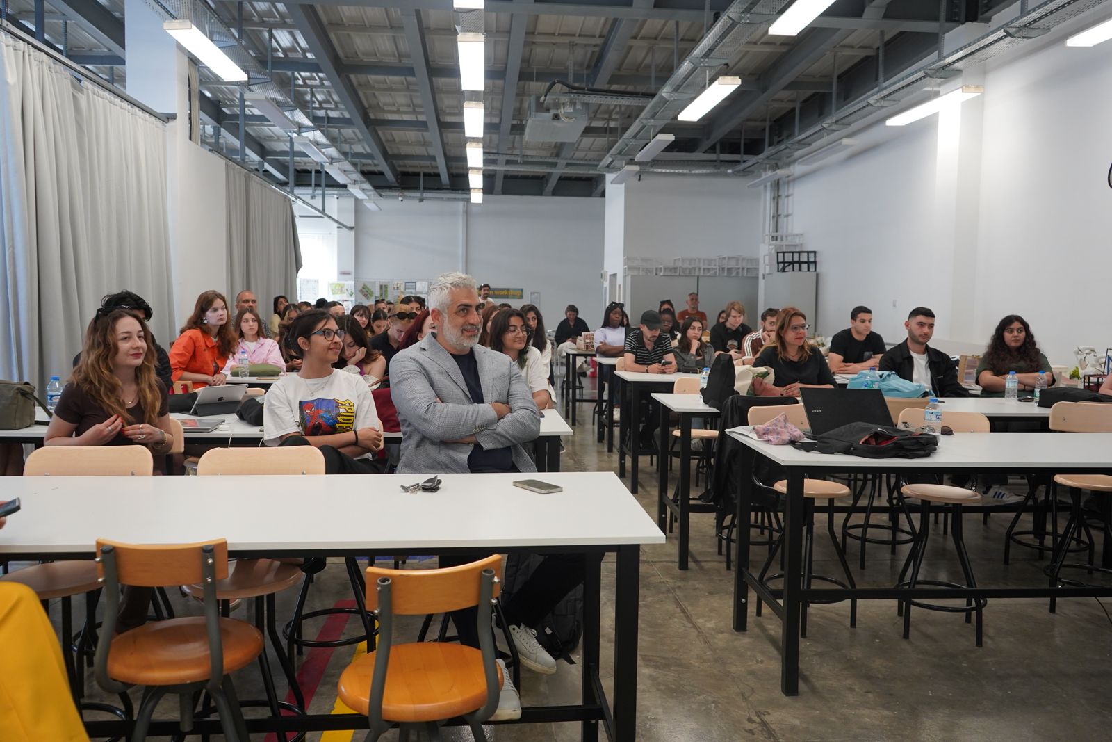 ARUCAD öğrencileri, Domus Academy akademisyenleriyle çevrimiçi konferansta buluştu