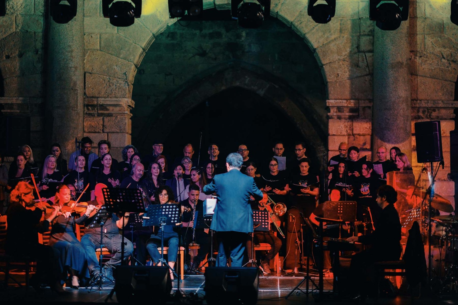 Mağusa Kent Orkestrası, efsanelerin şarkılarını seslendirdi