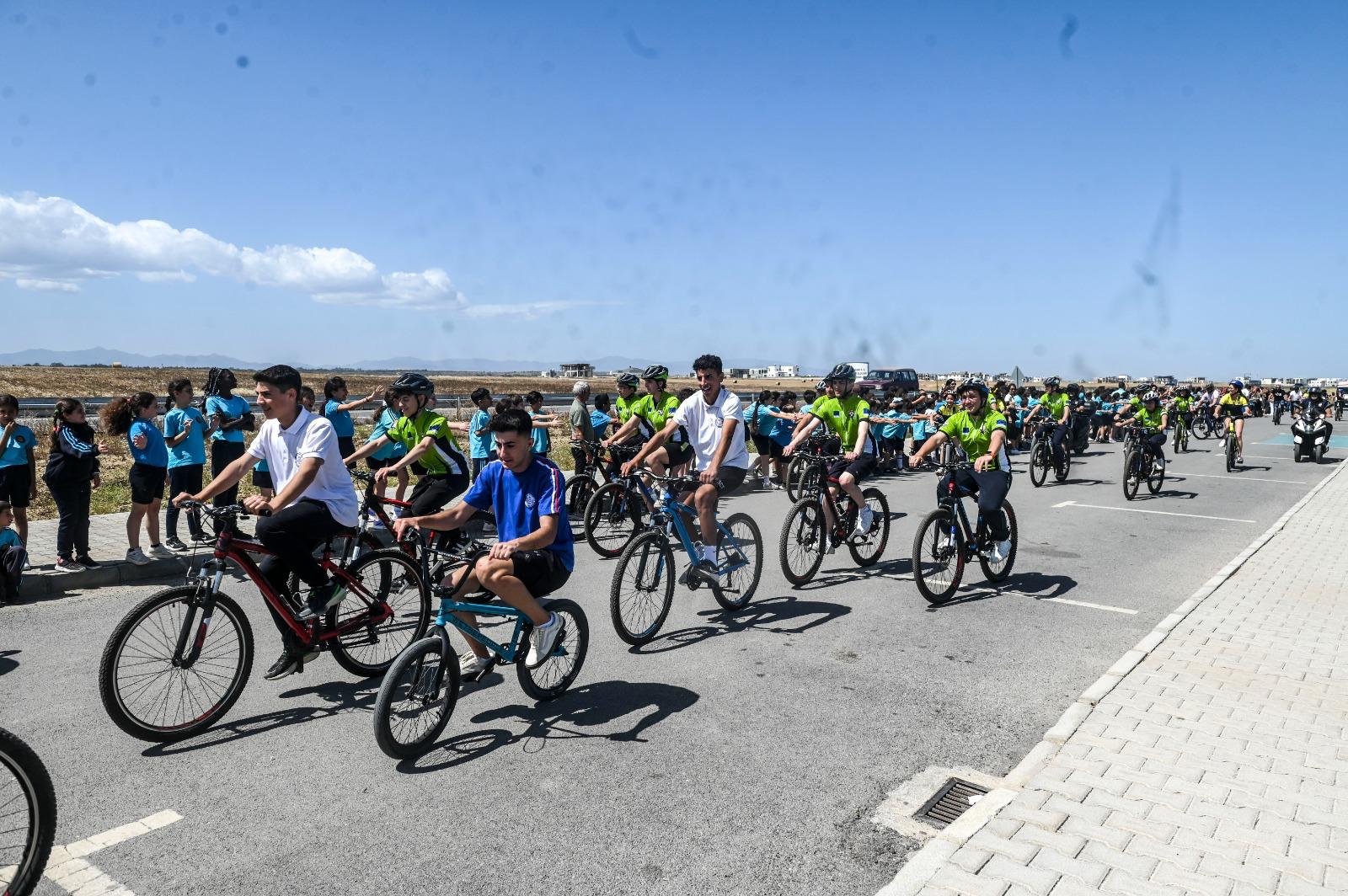 Öğrencilerle öğretmenler 19 Mayıs için pedal çevirdi