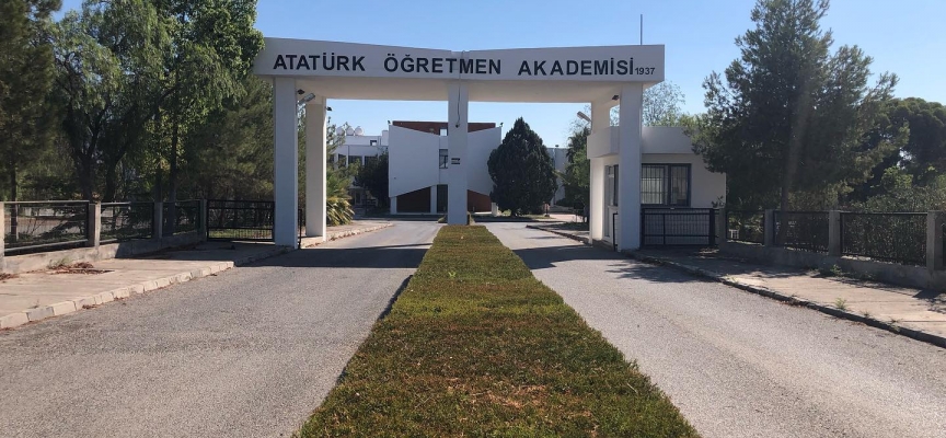 Atatürk Öğretmen Akademisi öğrencileri öğretmenlik sınav tüzüğünün geri çekilmesini istedi