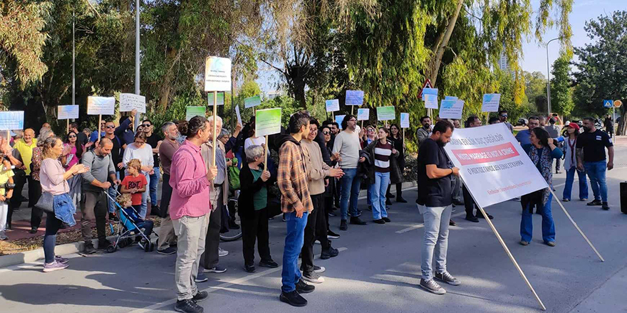 Kimliksizler Derneği'nden toplu vatandaşlık başvurusu eylemi