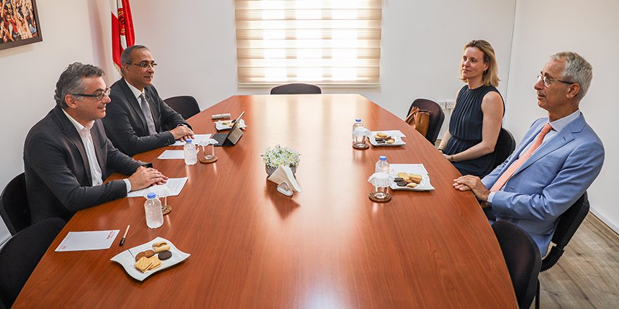 Erhürman, Hollanda’nın Lefkoşa Büyükelçisi Plomp’u kabul etti