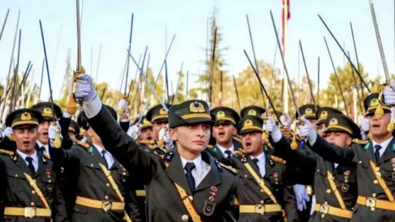 Atatürkçü teğmenlerin ihracına karşı çıkan 2 üyeye daha tasfiye iddiası
