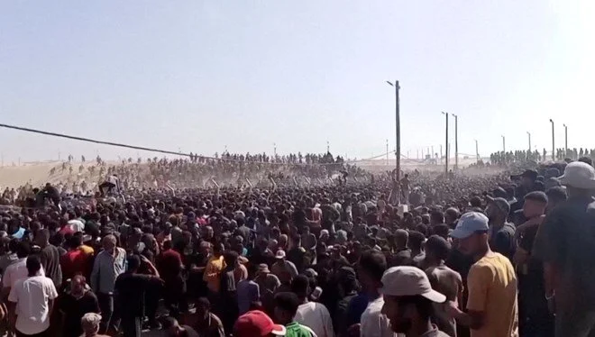 İsrail, Gazze'de yardım dağıtım noktasına saldırdı: 26 kişi hayatını kaybetti