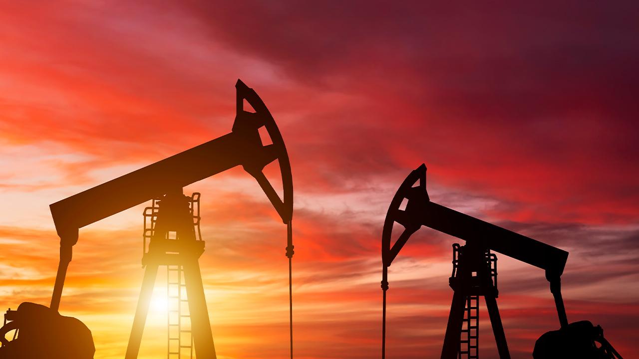 Petrol fiyatlarının 50 doların altına gerileyebileceği öngörülüyor