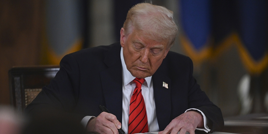 Trump'ın, 12 ülkenin vatandaşlarının ABD'ye seyahatini yasaklamasına ilişkin kararı yürürlüğe girdi