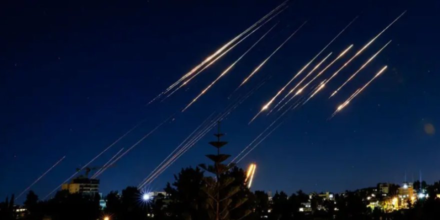 İran İsrail'e 100'den fazla füze fırlattı, Tel Aviv ve Hayfa'dan patlamalar duyuluyor