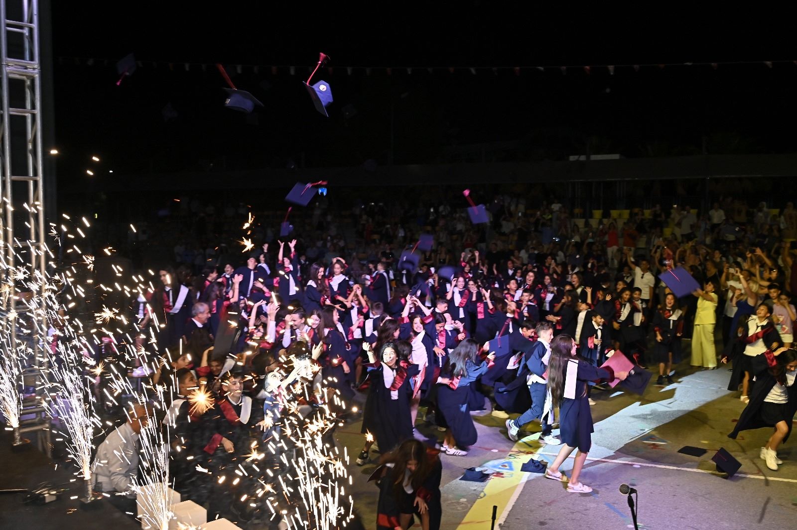 Yakın Doğu İlkokulu’nda 145 öğrenci mezun