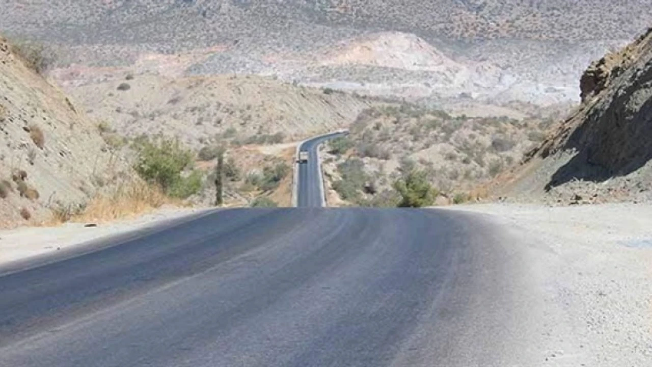 Girne-Değirmenlik anayolunda kumlama uyarısı
