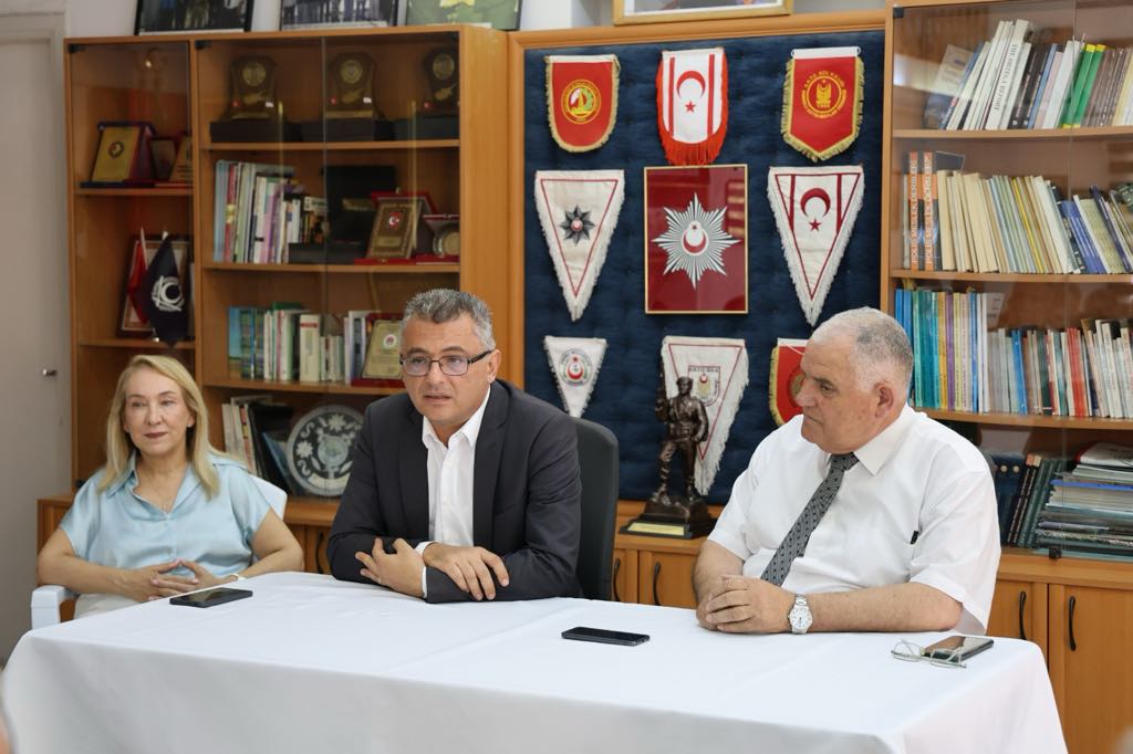 Erhürman, Emekli Polisler Derneği’ni ziyaret etti