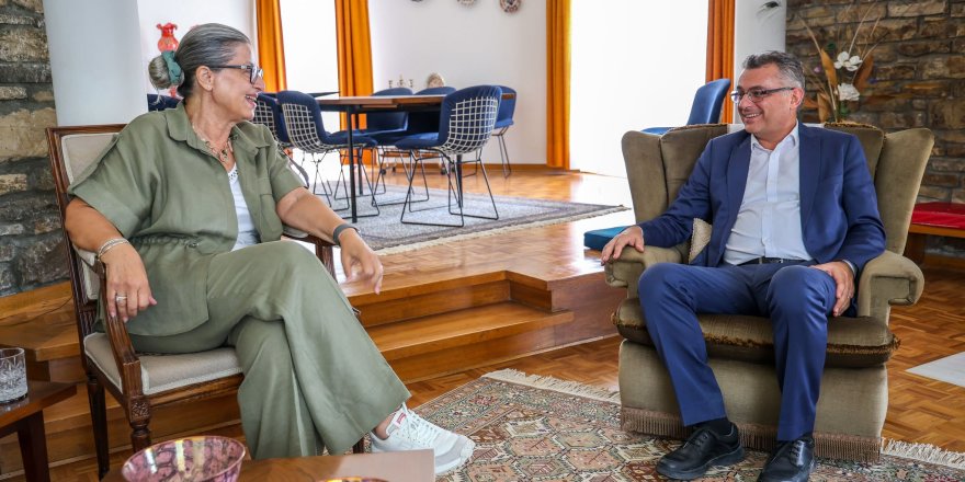 Erhürman, Yüksek Mahkeme eski Başkanı Narin Ferdi Şefik’i ziyaret etti