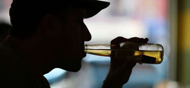1,8 milyon kişi alkol bağımlısı