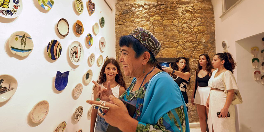 “Topraktan Hikayeler” sergisi dün Rüstem Kitabevi’nde açıldı