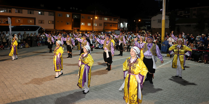 İskele Belediyesi ülkemizi Samsun'da düzenlenen halk oyunları festivalinde temsil etti