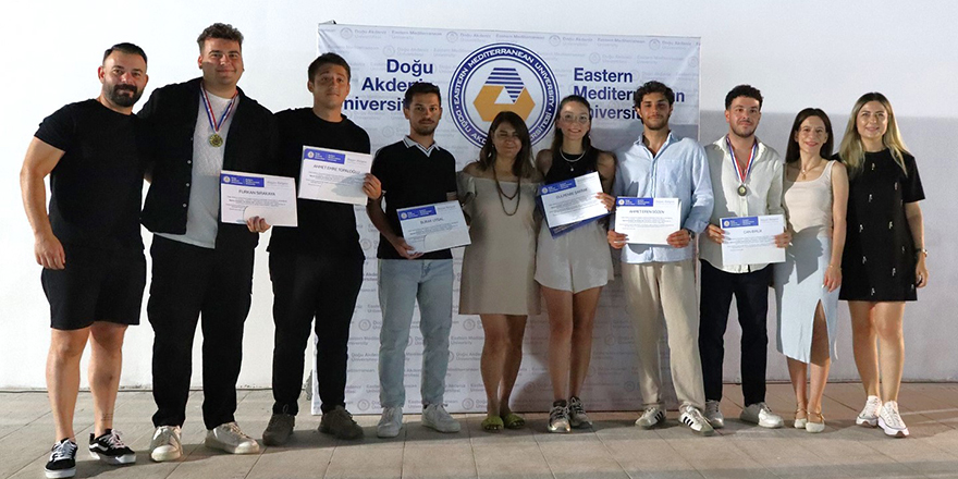 DAÜ’de öğrenci kulüpleri yaz kampı kapanış gecesi ile sona erdi