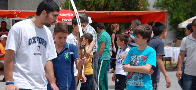 Ayak üstü okçuluk dersi