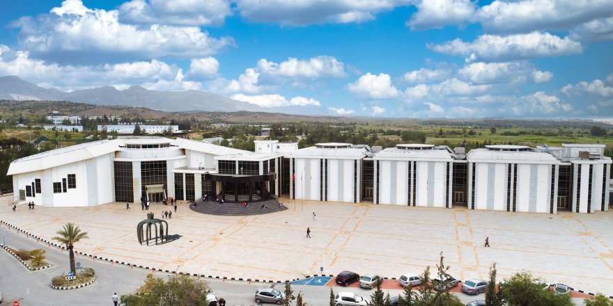 YDÜ Büyük Kütüphane’de 2,5 milyon basılı kitap bulunuyor