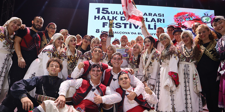İskele Belediyesi Halk Dansları Topluluğu, Balçova’daki festivalinde birinci oldu