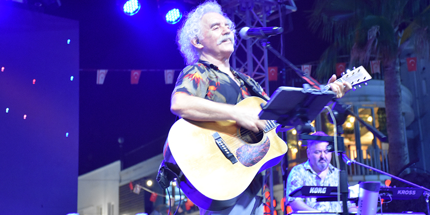 Yeni Türkü büyüledi