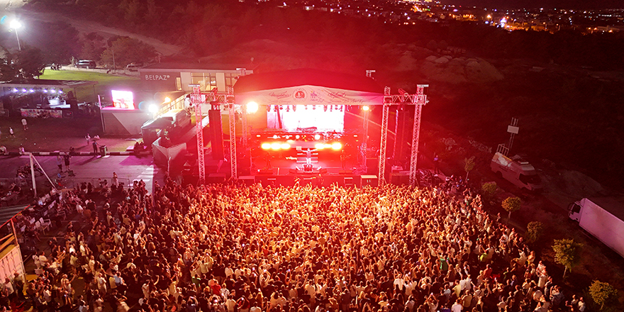 Manga geceye damgasını vurdu