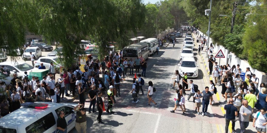 Polis ekiplerinden okul çevrelerinde drone destekli denetim