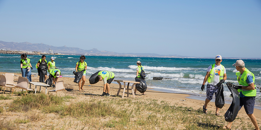 Yeniboğaziçi’nde sahil temizleme etkinliği gerçekleştirildi