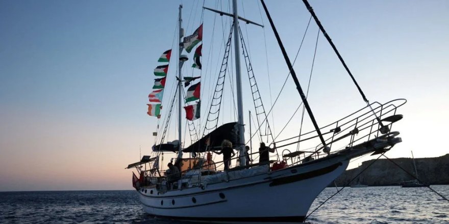 İsrail savaş gemileri Sumud Filosu'nu kuşattı