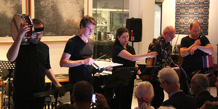 Çağdaş müziğin klişelerden uzak The Black Pencil Ensemble sanatseverleri benzersiz bir müzikal evrene götürdü