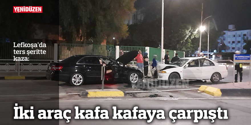 İki araç kafa kafaya çarpıştı