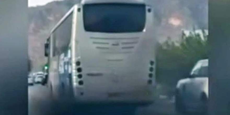 Egzozundan siyah duman çıkan otobüsün sürücüsü rapor edildi