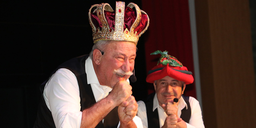 Usta Oyuncu Altan Erkekli, YDÜ’de kanser hastaları yararına izleyici ile buluşacak