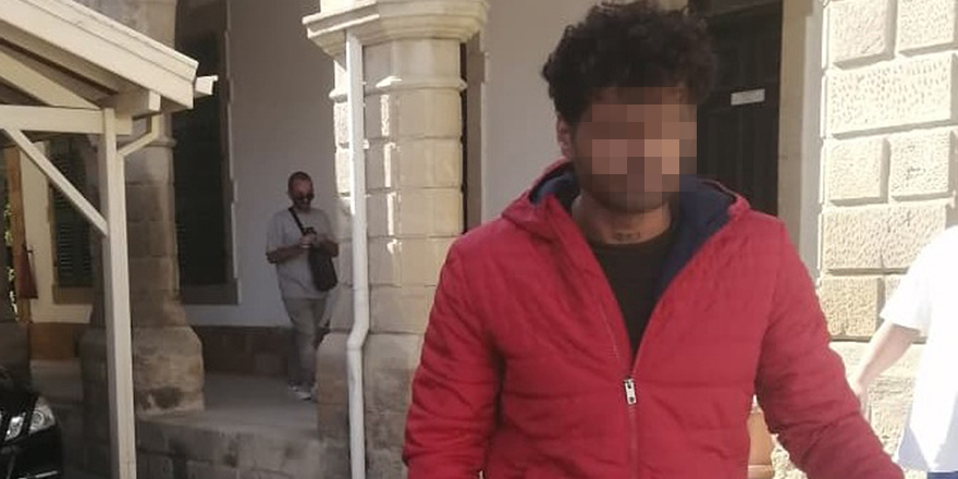 Askeri yasak bölgeden ülkeye girmeye çalışırken yakalandı