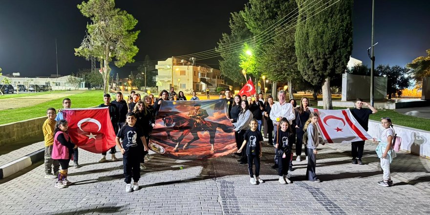 Mehmetçik Kültür ve Dayanışma Derneği’nden Ataya saygı yürüyüşü