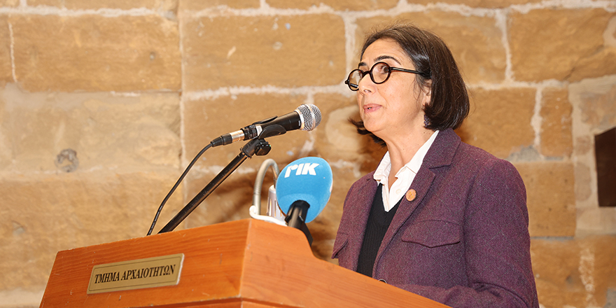 AKEL Özker Özgür kitabının Yunanca çevirisini etkinlikle tanıttı