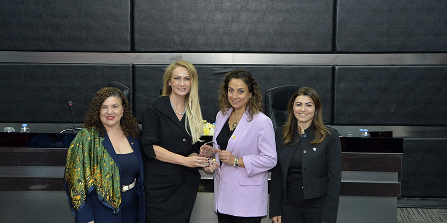 Nilden Bektaş Erhürman, "Cesur Adımlar, Güçlü Kadınlar" başlıklı panele katıldı