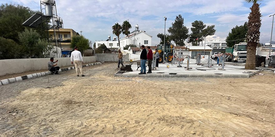 Mesarya Belediyesi Aslanköy’de çevre düzenleme çalışmalarını sürdürüyor