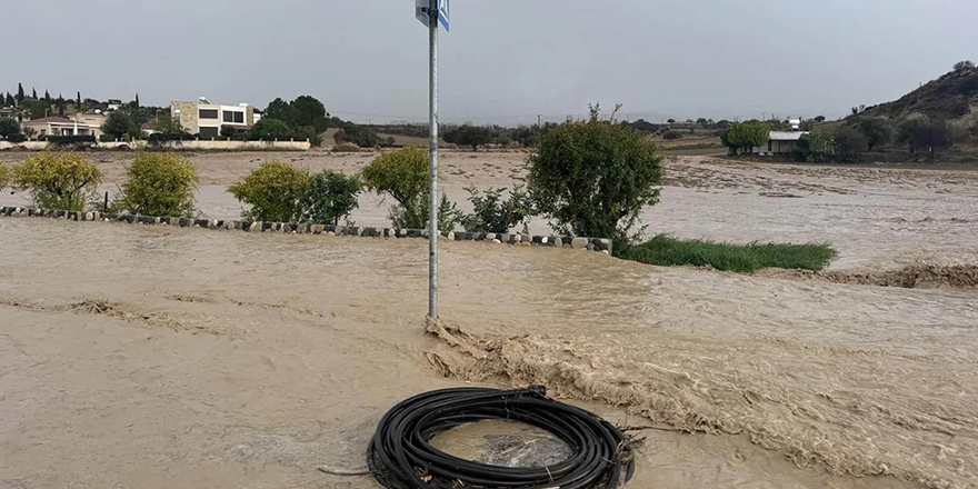 Yoğun yağışlar özellikle Baf bölgesinde sel taşkınlarına neden oldu