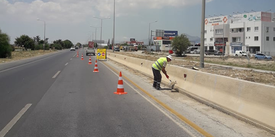 Düzova Kavşağı ile Yonca Kavşağı arasındaki refüj çevresi temizlenecek