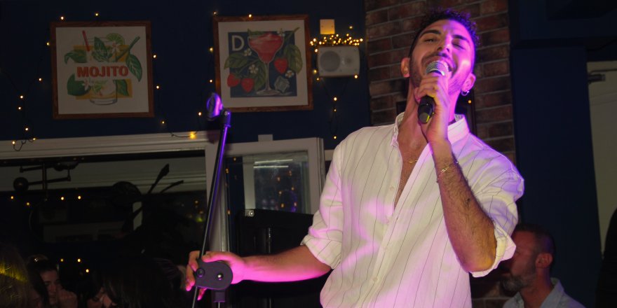 Fikri Karayel hayranlarıyla buluştu