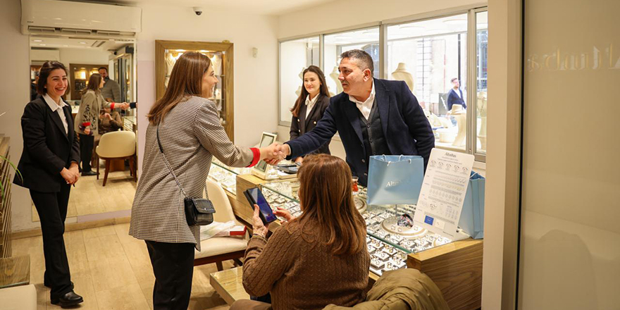 İncirli, Lefkoşa Surlariçi’nde esnafın yeni yılını kutladı