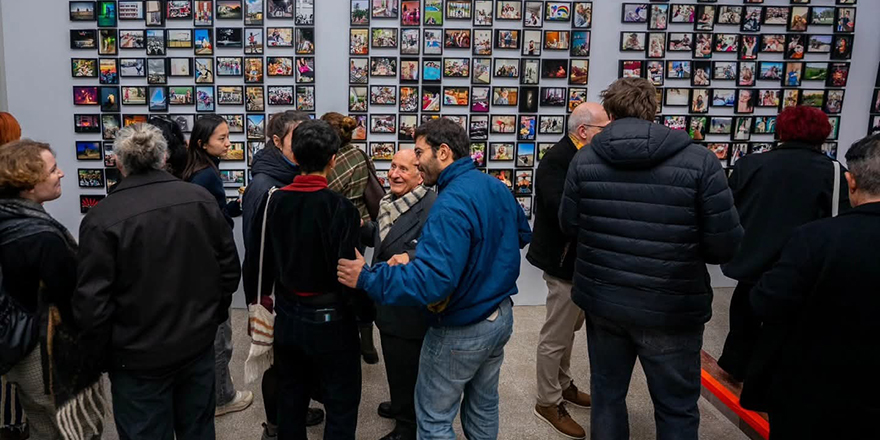 “Olağanın Gözünden: Lefkoşa’nın Kolektif Fotoğraf Sergisi” ara bölgede açıldı