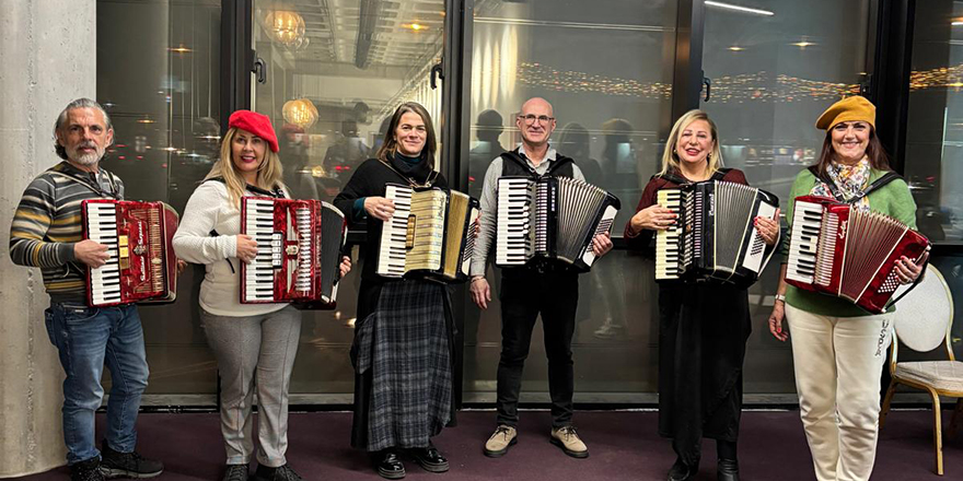 Girne Belediyesi akordiyon kursları devam ediyor