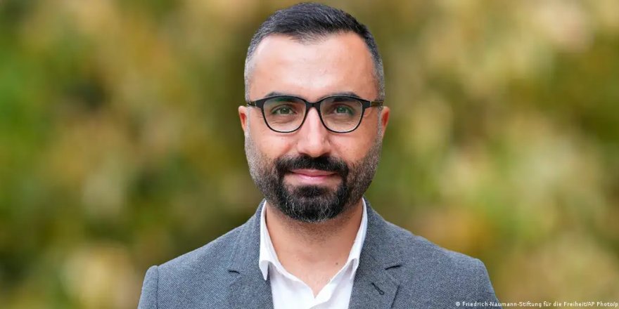 DW Türkçe muhabiri Alican Uludağ, "Cumhurbaşkanına hakaret" iddiasıyla tutuklandı