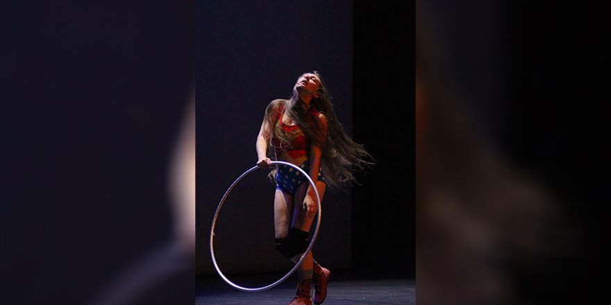 Savaşın gölgesinde sanat: 3.Kıbrıs Tiyatro Festivali, Marianna De Sanctis’in gösterisiyle başladı